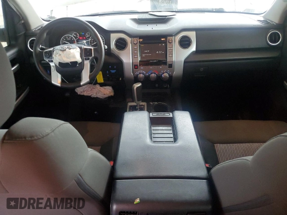 2017 Toyota Tundra SR5 z VIN 5TFEW5F15HX224577, wystawiony jako Copart lot #55704725 z przebiegiem 86 979 mil mil oraz Szkoda całkowita • Salvage title. Historia ofert i sprzedaży dostępna na DreamBid. Obrazek 8.