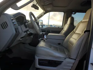 2008 Ford F-250 XL z VIN 1FTSW21Y38EA68492, wystawiony jako Copart lot #49216215 z przebiegiem 131 231 mil mil oraz Szkoda całkowita • Salvage title. Historia ofert i sprzedaży dostępna na DreamBid. Obrazek 7.