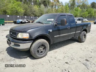 1998 Ford F-150 z VIN 1FTRX18L6WKC42389, wystawiony jako Copart lot #54330625 z przebiegiem 157 510 mil mil oraz Czysty tytuł • Clean title. Historia ofert i sprzedaży dostępna na DreamBid. Obrazek 1.