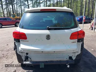 2017 Volkswagen Tiguan Wolfsburg Edition z VIN WVGSV7AX5HK003552, wystawiony jako IAAI lot #41989058 z przebiegiem 109 127 mil mil oraz . Historia ofert i sprzedaży dostępna na DreamBid. Obrazek 6.