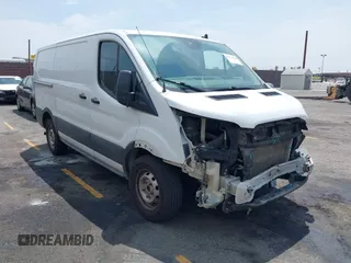 2020 Ford Transit Cargo z VIN 1FTYE1Y84LKA10687, wystawiony jako IAAI lot #42374438 z przebiegiem 227 620 mil mil oraz . Historia ofert i sprzedaży dostępna na DreamBid. Obrazek 1.