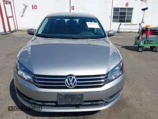 2014 Volkswagen Passat Wolfsburg Edition z VIN 1VWAT7A38EC075514, wystawiony jako IAAI lot #42032834 z przebiegiem 141 015 mil mil oraz . Historia ofert i sprzedaży dostępna na DreamBid. Obrazek 12.