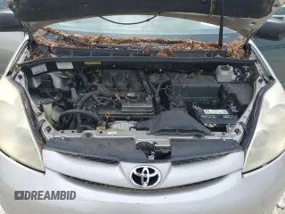 2007 Toyota Sienna CE z VIN 5TDZK23CX7S037499, wystawiony jako Copart lot #57774175 z przebiegiem 258 998 mil mil oraz Czysty tytuł • Clean title. Historia ofert i sprzedaży dostępna na DreamBid. Obrazek 12.