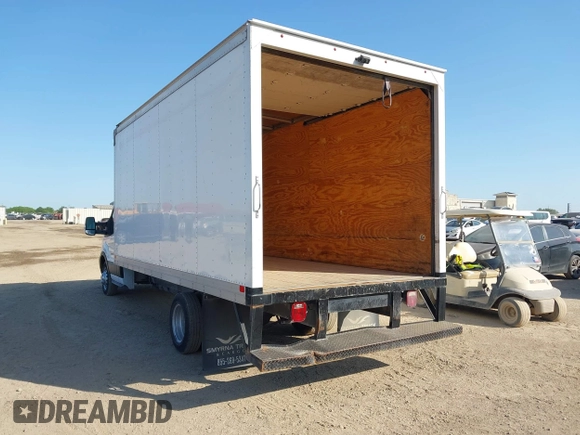 2020 Ford Transit z VIN 1FDBF6Z81LKB54837, wystawiony jako IAAI lot #42167980 z przebiegiem 63 926 mil mil oraz . Historia ofert i sprzedaży dostępna na DreamBid. Obrazek 3.