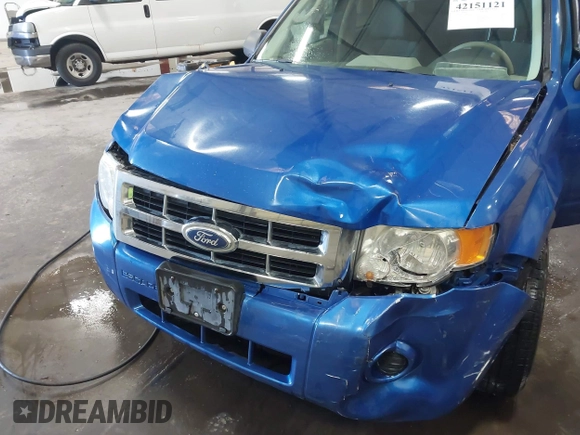 2012 Ford Escape XLS z VIN 1FMCU0C7XCKB44251, wystawiony jako IAAI lot #42151121 z przebiegiem 180 851 mil mil oraz . Historia ofert i sprzedaży dostępna na DreamBid. Obrazek 6.