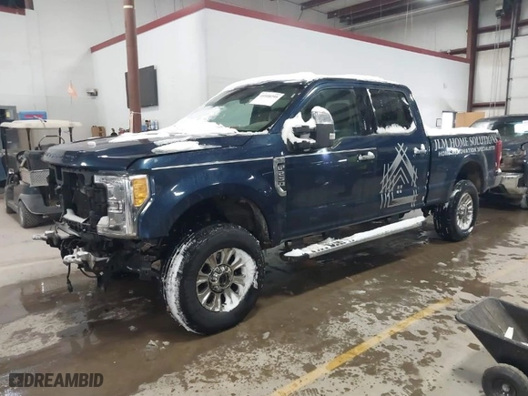2017 Ford Super Duty F-250 SRW Lariat with VIN 1FT7W2B63HEF10061, listed as a IAAI auction lot 41558295 with 188,737 mi miles. Bid and sale history available at carsss.com. Image 2.