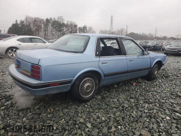 1991 Oldsmobile Cutlass z VIN 1G3AL54N3M6343029, wystawiony jako Copart lot #43965995 z przebiegiem 198 977 mil mil oraz Szkody całkowita. Historia ofert i sprzedaży dostępna na DreamBid. Obrazek 3.