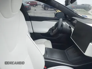2021 Tesla Model S Plaid z VIN 5YJSA1E64MF452744, wystawiony jako IAAI lot #41375136 z przebiegiem Nie podano mil oraz . Historia ofert i sprzedaży dostępna na DreamBid. Obrazek 5.