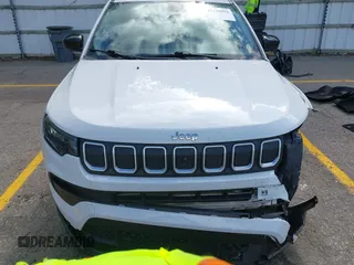 2022 Jeep Compass Latitude Lux with VIN 3C4NJDFB7NT112307, listed as a IAAI auction lot 42330292 with 77,240 mi miles and . Bid and sale history available at DreamBid. Image 13.