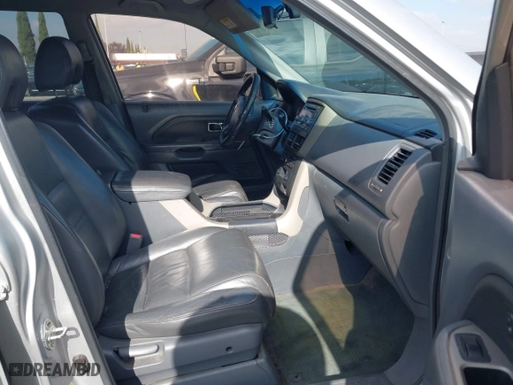 2008 Honda Pilot EX-L with VIN 5FNYF28558B012817, listed as a IAAI auction lot 41353216 with 233,854 mi miles. Bid and sale history available at carsss.com. Image 5.