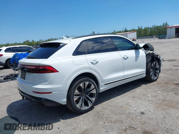2025 Audi Q8 Premium Plus z VIN WA1EVBF18SD011370, wystawiony jako IAAI lot #42033326 z przebiegiem 164 mil mil oraz . Historia ofert i sprzedaży dostępna na DreamBid. Obrazek 4.