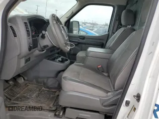 2018 Nissan NV Cargo S z VIN 1N6BF0LY4JN803789, wystawiony jako Copart lot #43023925 z przebiegiem 89 582 mil mil oraz Szkody całkowita. Historia ofert i sprzedaży dostępna na DreamBid. Obrazek 7.