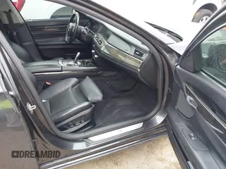 2012 BMW 7 Series 750Li z VIN WBAKB8C53CC962981, wystawiony jako IAAI lot #42167849 z przebiegiem 123 978 mil mil oraz . Historia ofert i sprzedaży dostępna na DreamBid. Obrazek 5.