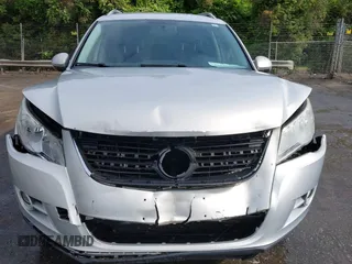 2011 Volkswagen Tiguan SEL z VIN WVGBV7AX9BW529778, wystawiony jako IAAI lot #42116103 z przebiegiem 115 653 mil mil oraz . Historia ofert i sprzedaży dostępna na DreamBid. Obrazek 6.