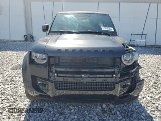 2024 Land Rover Defender X-Dynamic SE with VIN SALE2FEU1R2334322, listed as a Copart auction lot 61026585 with 6,280 mi miles and Non repairable. Bid and sale history available at DreamBid. Image 5.