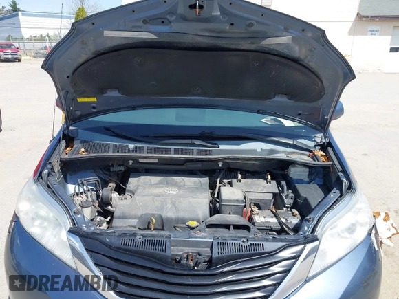 2014 Toyota Sienna LE AAS with VIN 5TDKK3DC1ES436031, listed as a IAAI auction lot 42147191 with 276,821 mi miles. Bid and sale history available at carsss.com. Image 10.