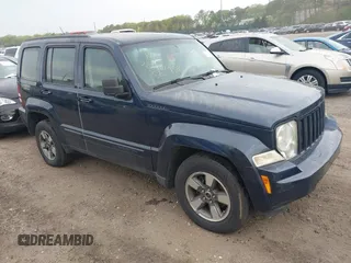 2008 Jeep Liberty Sport z VIN 1J8GN28KX8W248016, wystawiony jako IAAI lot #42239791 z przebiegiem Nie podano mil oraz . Historia ofert i sprzedaży dostępna na DreamBid. Obrazek 1.
