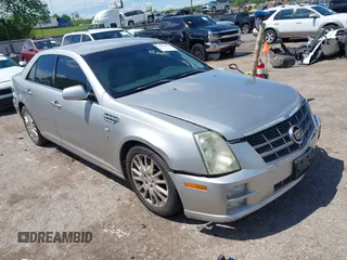 2008 Cadillac STS z VIN 1G6DC67A280105406, wystawiony jako IAAI lot #42183052 z przebiegiem 81 662 mil mil oraz . Historia ofert i sprzedaży dostępna na DreamBid. Obrazek 1.