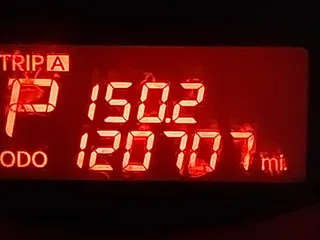 2013 Kia Sorento LX z VIN 5XYKT4A61DG371260, wystawiony jako IAAI lot #42045122 z przebiegiem 120 707 mil mil oraz . Historia ofert i sprzedaży dostępna na DreamBid. Obrazek 7.