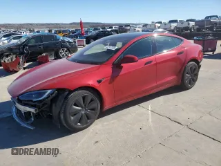 2022 Tesla Model S z VIN 5YJSA1E57NF478036, wystawiony jako Copart lot #42147205 z przebiegiem 44 576 mil mil oraz Szkoda całkowita • Salvage title. Historia ofert i sprzedaży dostępna na DreamBid. Obrazek 1.