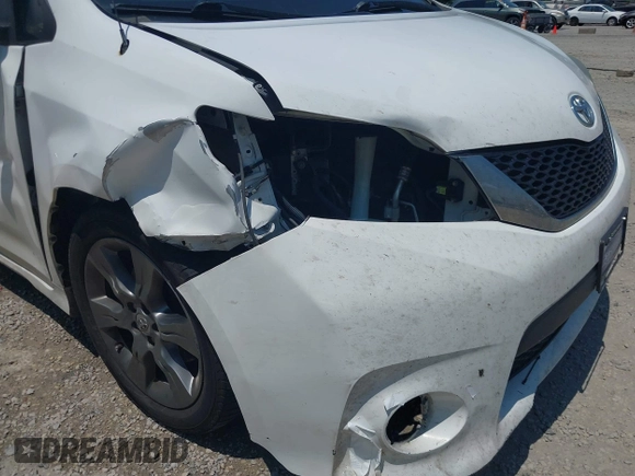 2012 Toyota Sienna SE z VIN 5TDXK3DC1CS186020, wystawiony jako IAAI lot #42471455 z przebiegiem 215 048 mil mil oraz . Historia ofert i sprzedaży dostępna na DreamBid. Obrazek 6.