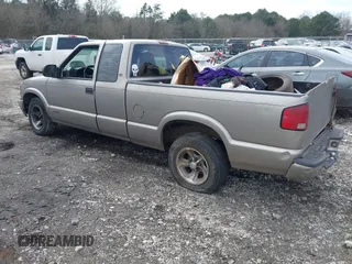 2002 Chevrolet S-10 LS with VIN 1GCCS19W628121477, listed as a IAAI auction lot 41470670 with 257,021 mi miles and . Bid and sale history available at DreamBid. Image 3.
