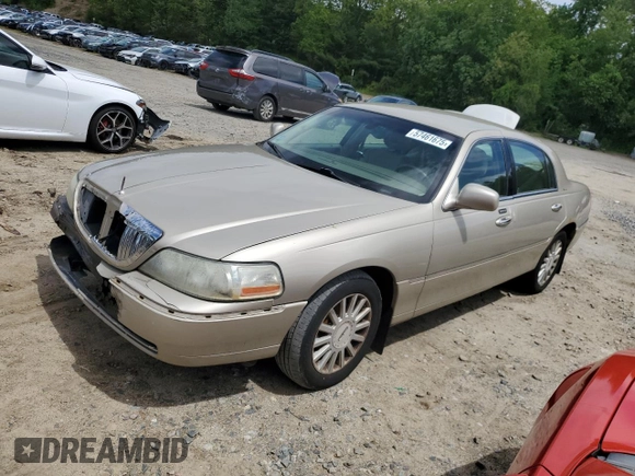 2005 Lincoln Town Car Signature z VIN 1LNHM81W35Y626266, wystawiony jako Copart lot #57461675 z przebiegiem 315 827 mil mil oraz Czysty tytuł • Clean title. Historia ofert i sprzedaży dostępna na DreamBid. Obrazek 1.