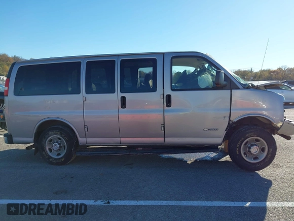 2006 Chevrolet Express Passenger z VIN 1GAHG35U661107013, wystawiony jako IAAI lot #40902703 z przebiegiem Nie podano mil oraz . Historia ofert i sprzedaży dostępna na DreamBid. Obrazek 13.
