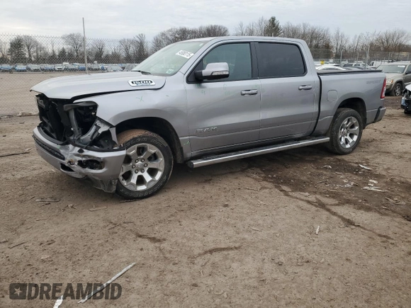 2022 Ram 1500 Big Horn z VIN 1C6RRFFG9NN402461, wystawiony jako Copart lot #45080115 z przebiegiem 34 011 mil mil oraz Szkoda całkowita • Salvage title. Historia ofert i sprzedaży dostępna na DreamBid. Obrazek 1.