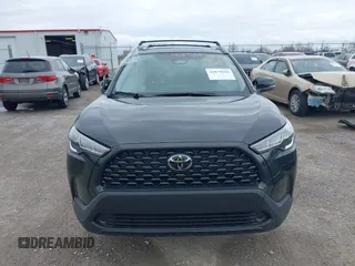 2024 Toyota Corolla Cross LE z VIN 7MUBAABG3RV103760, wystawiony jako IAAI lot #41870105 z przebiegiem 7 544 mil mil oraz . Historia ofert i sprzedaży dostępna na DreamBid. Obrazek 13.
