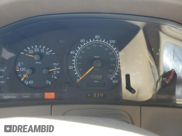 1997 Mercedes-Benz S-Class with VIN WDBGA43GXVA365653, listed as a Copart auction lot 52565395 with 138,555 mi miles and Clean Title. Bid and sale history available at carsss.com. Image 9.