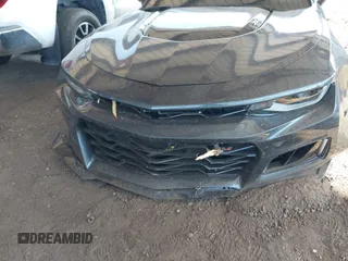 2023 Chevrolet Camaro ZL1 z VIN 1G1FK1R6XP0105522, wystawiony jako IAAI lot #42100363 z przebiegiem 8771 mil mil oraz . Historia ofert i sprzedaży dostępna na DreamBid. Obrazek 6.