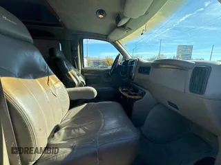 2002 Chevrolet Chevy Van z VIN 1GBFG15M421166126, wystawiony jako Copart lot #82826034 z przebiegiem 213 771 mil mil oraz Czysty tytuł • Clean title. Historia ofert i sprzedaży dostępna na DreamBid. Obrazek 5.