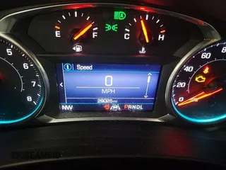 2020 Chevrolet Equinox LT z VIN 2GNAXJEV9L6155305, wystawiony jako IAAI lot #42479660 z przebiegiem 29 026 mil mil oraz . Historia ofert i sprzedaży dostępna na DreamBid. Obrazek 1.