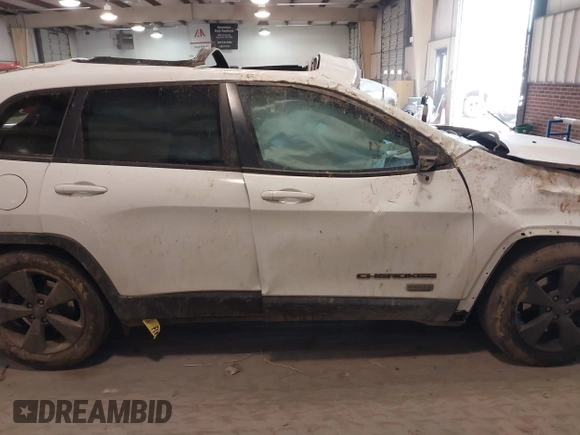 2016 Jeep Cherokee Latitude with VIN 1C4PJMCS1GW314036, listed as a IAAI auction lot 41303805 with 121,551 mi miles. Bid and sale history available at carsss.com. Image 13.