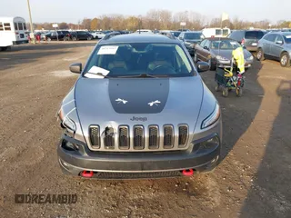 2015 Jeep Cherokee Trailhawk z VIN 1C4PJMBS2FW728961, wystawiony jako IAAI lot #40712830 z przebiegiem 79 299 mil mil oraz . Historia ofert i sprzedaży dostępna na DreamBid. Obrazek 12.