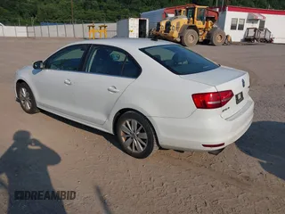 2015 Volkswagen Jetta SE с VIN 3VWD17AJ4FM312923, выставлен на аукционе IAAI как лот 42653648 с пробегом 85 978 миль миль и . История ставок и продаж доступна на DreamBid. Изображение 3.