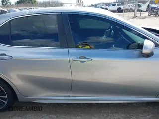 2020 Toyota Camry SE z VIN 4T1G11AK1LU308174, wystawiony jako IAAI lot #41675204 z przebiegiem 120 034 mil mil oraz . Historia ofert i sprzedaży dostępna na DreamBid. Obrazek 14.