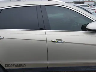 2016 Cadillac SRX Luxury Collection z VIN 3GYFNBE35GS566047, wystawiony jako IAAI lot #42201964 z przebiegiem 72 887 mil mil oraz . Historia ofert i sprzedaży dostępna na DreamBid. Obrazek 12.