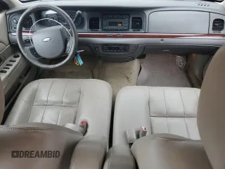 2011 Ford Crown Victoria LX z VIN 2FABP7EV3BX170123, wystawiony jako Copart lot #58020205 z przebiegiem 139 303 mil mil oraz Szkoda całkowita • Salvage title. Historia ofert i sprzedaży dostępna na DreamBid. Obrazek 8.