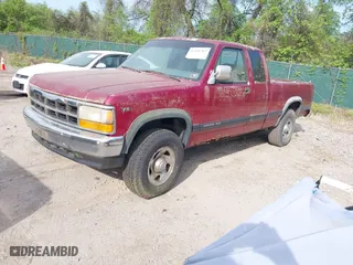 1996 Dodge Dakota with VIN 1B7GG23X0TS522196, listed as a IAAI auction lot 42101267 with 181,363 mi miles. Bid and sale history available at carsss.com. Image 2.