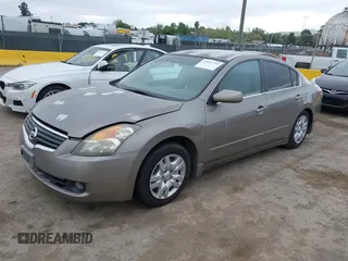 2007 Nissan Altima 2.5 with VIN 1N4AL21E27N404891, listed as a IAAI auction lot 42047791 with 187,232 mi miles. Bid and sale history available at carsss.com. Image 2.