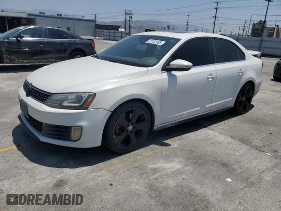 2013 Volkswagen Jetta Autobahn with VIN 3VW4T7AJ4DM288209, listed as a Copart auction lot 61137085 with 240,500 mi miles and Salvage title. Bid and sale history available at DreamBid. Image 1.