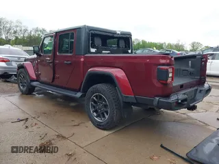 2021 Jeep Gladiator Overland z VIN 1C6HJTFGXML555622, wystawiony jako IAAI lot #42237686 z przebiegiem 62 358 mil mil oraz . Historia ofert i sprzedaży dostępna na DreamBid. Obrazek 3.