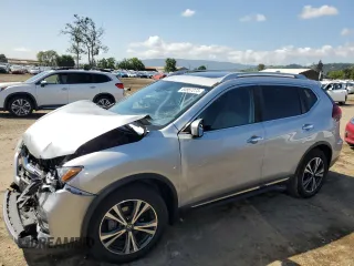 2017 Nissan Rogue SL z VIN 5N1AT2MT3HC885683, wystawiony jako Copart lot #54957275 z przebiegiem 127 879 mil mil oraz Szkoda całkowita • Salvage title. Historia ofert i sprzedaży dostępna na DreamBid. Obrazek 1.