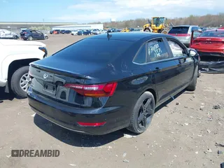 2019 Volkswagen Jetta SEL z VIN 3VWE57BU1KM060382, wystawiony jako IAAI lot #42048630 z przebiegiem 68 089 mil mil oraz . Historia ofert i sprzedaży dostępna na DreamBid. Obrazek 4.