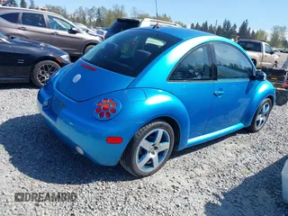 2004 Volkswagen New Beetle Coupe Satellite Blue with VIN 3VWGK31C14M420613, listed as a IAAI auction lot 42046048 with 117,274 mi miles. Bid and sale history available at carsss.com. Image 4.