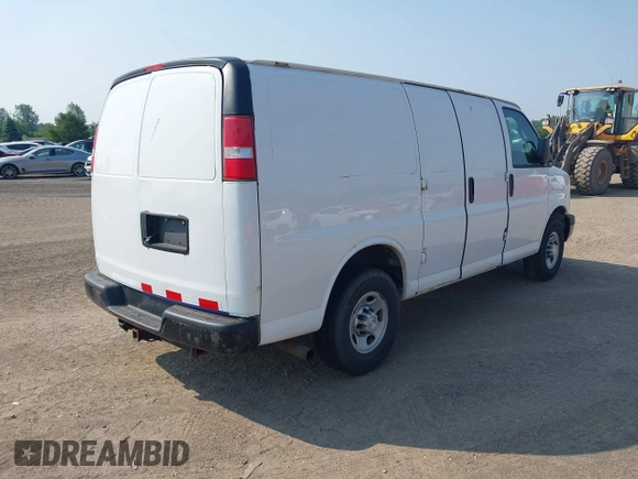 2016 Chevrolet Express Cargo z VIN 1GCWGAFF5G1131761, wystawiony jako IAAI lot #42454440 z przebiegiem 202 356 mil mil oraz . Historia ofert i sprzedaży dostępna na DreamBid. Obrazek 4.
