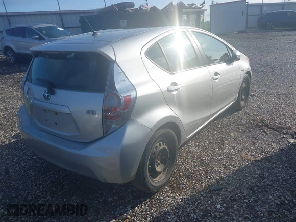 2014 Toyota Prius One z VIN JTDKDTB31E1563677, wystawiony jako IAAI lot #42134898 z przebiegiem 233 201 mil mil oraz . Historia ofert i sprzedaży dostępna na DreamBid. Obrazek 4.
