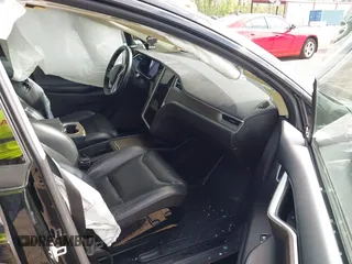 2016 Tesla Model X 70D z VIN 5YJXCAE29GF003478, wystawiony jako IAAI lot #41965737 z przebiegiem 105 930 mil mil oraz . Historia ofert i sprzedaży dostępna na DreamBid. Obrazek 5.